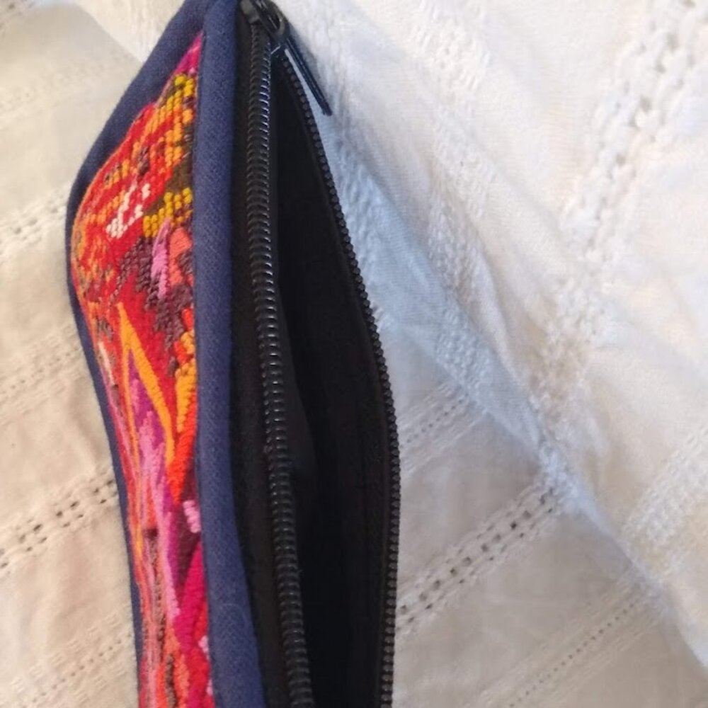 NWOT Aztec Native design colorful crossbody zip wallet + phone/sunglass holder - Picture 3 of 4